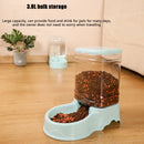 Pet food storage container with 3.8L capacity on a wooden surface.